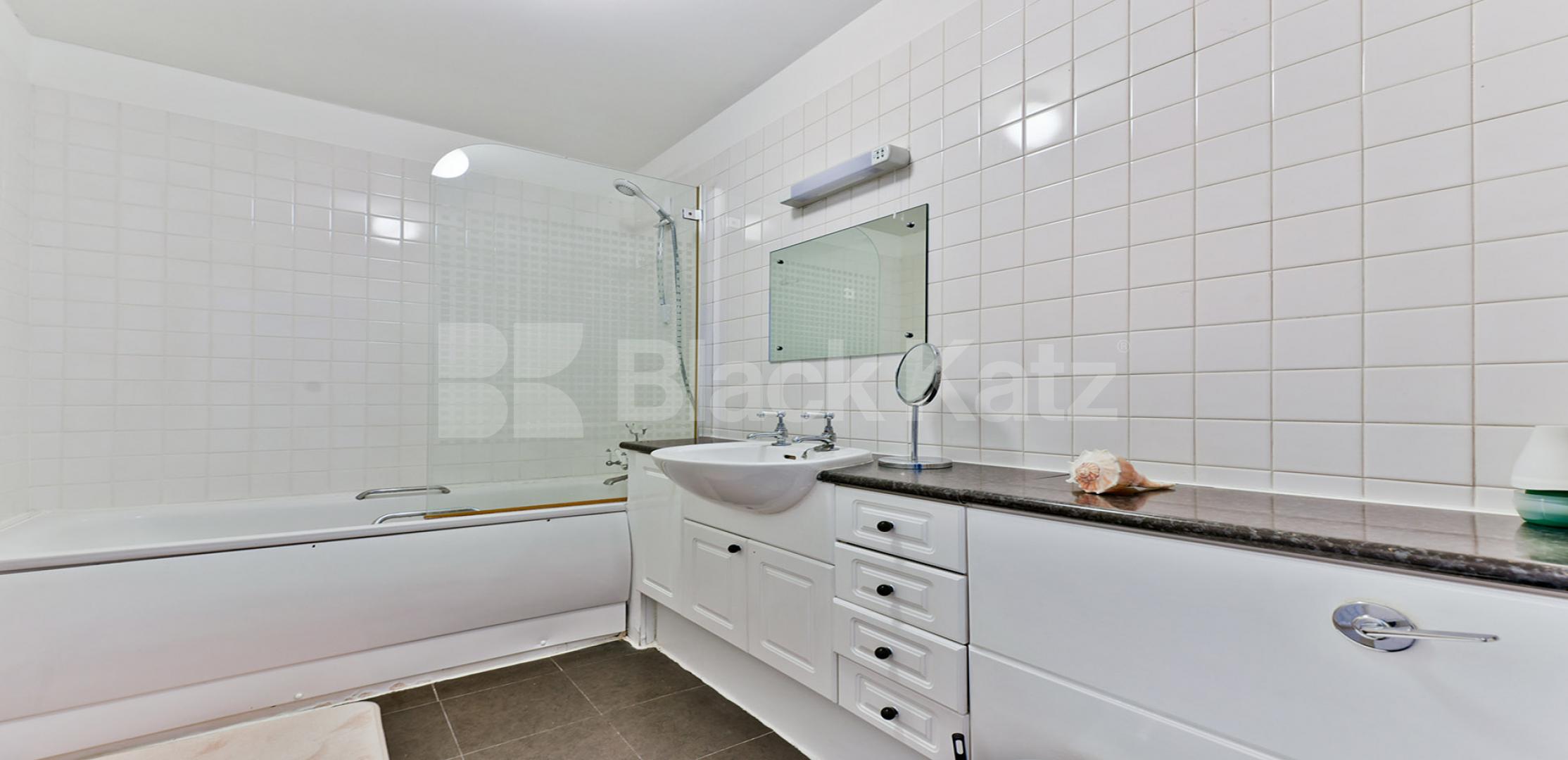 			LET , 2 Bedroom, 2 bath, 1 reception Penthouse			 Lion Court Shand Street, London Bridge